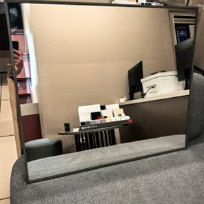 Зеркало в металлической раме