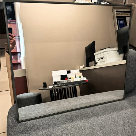 Зеркало в металлической раме